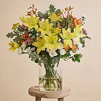 Flower bouquet with roses and lilies